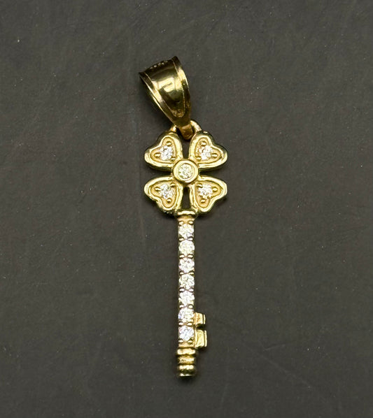 MEDAL FLOWER KEY IN 14K GOLD