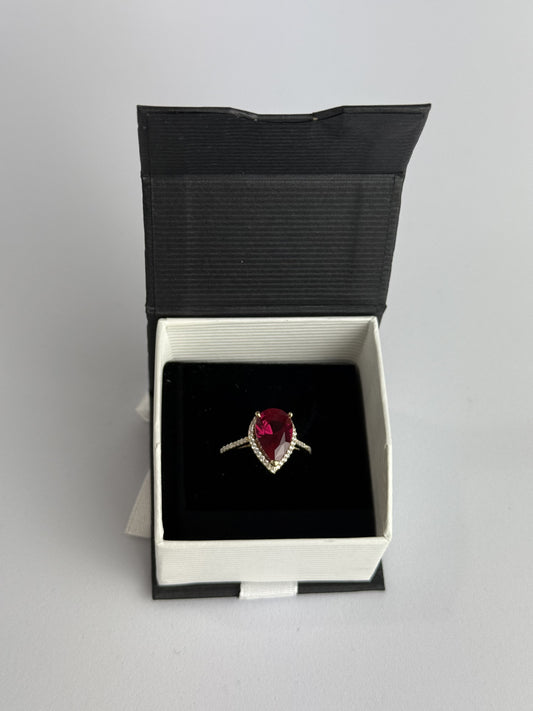 ANILLO CON PIEDRA ROJA EN ORO 14K