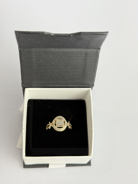 RING WITH STONE WHITE AND BAGUETTE IN 14K GOLD