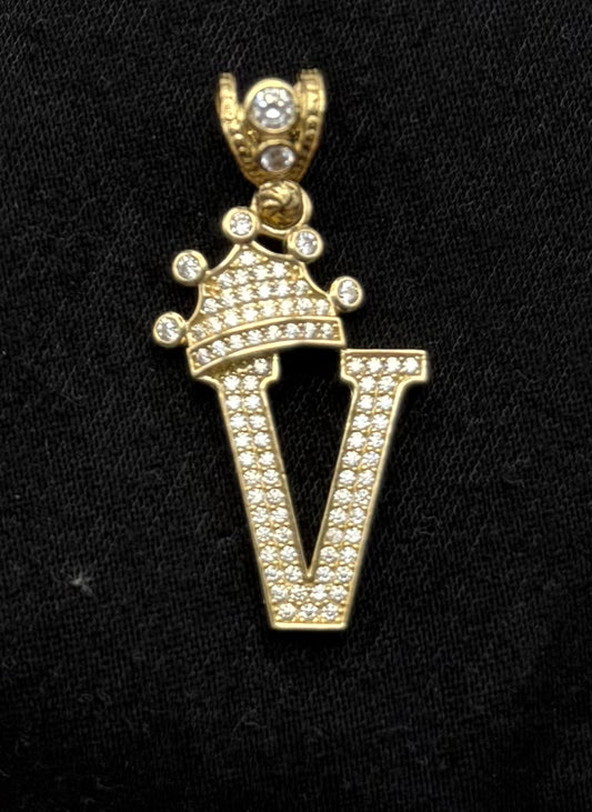 MEDAL LETTER V IN 14K GOLD