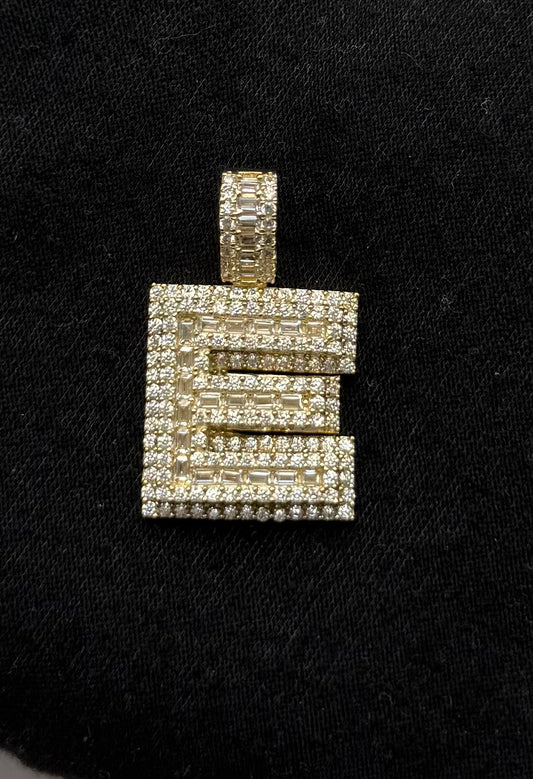 MEDAL LETTER E IN 14K GOLD
